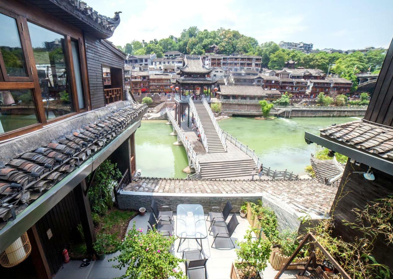 Fenghuang Slowly Time Inn Eksteriør billede