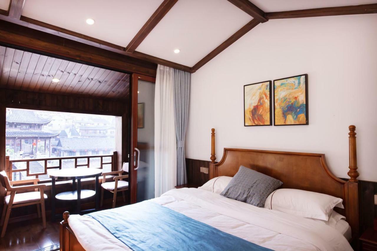 Fenghuang Slowly Time Inn Eksteriør billede